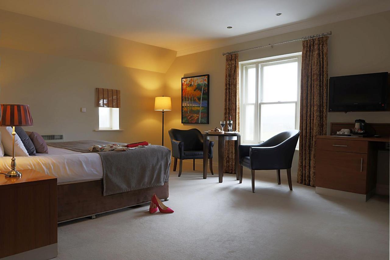 Country Hotel