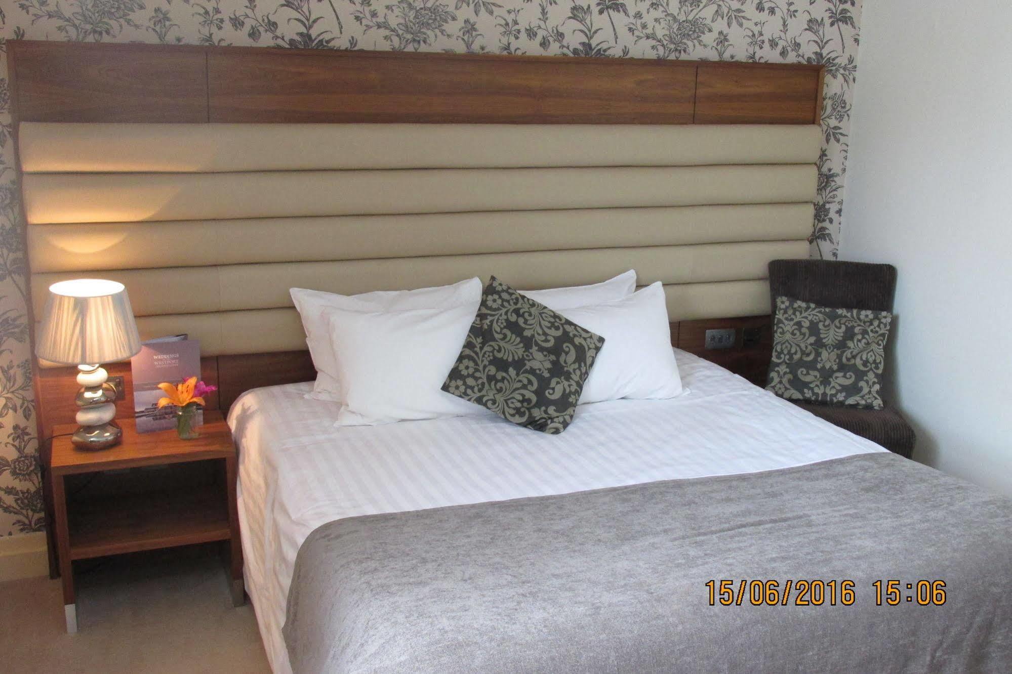 Country Hotel